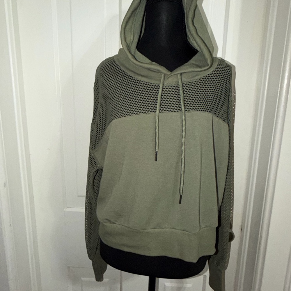 Women's cali sport crop top, size large, running shirt, top, sweater running top